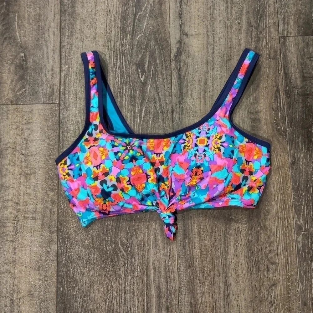 *NWOT* Coastal Blue Floral Bikini Top